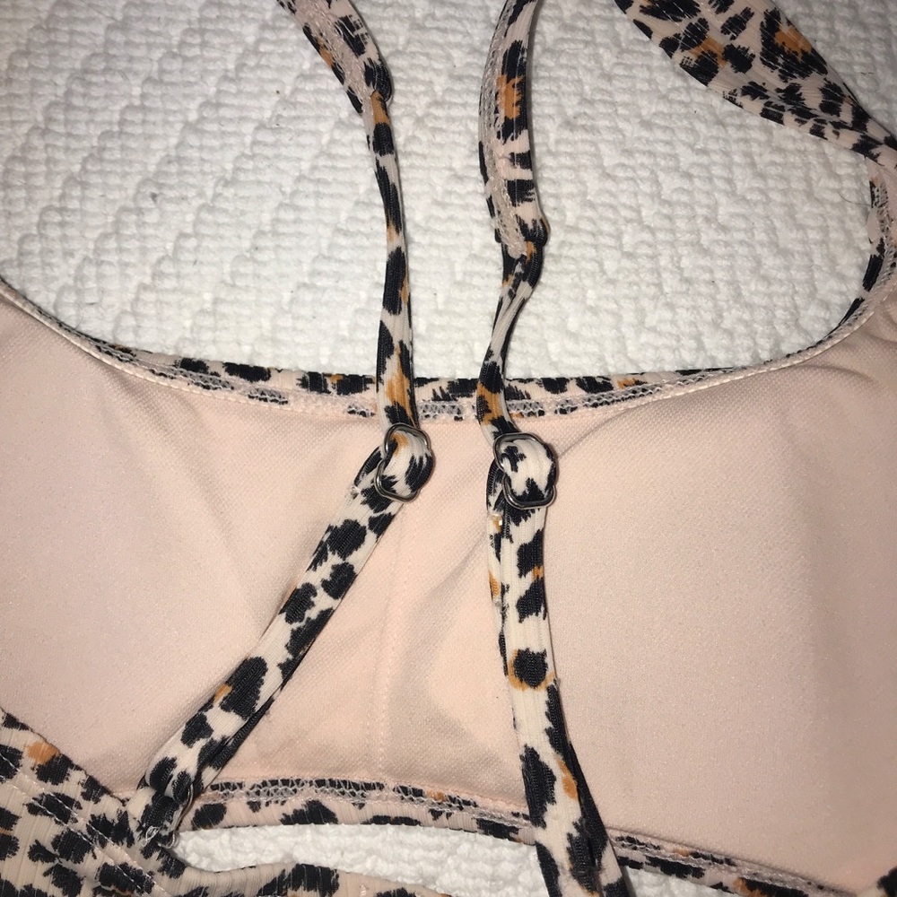 Target bathing suit top~ Size Small - Picture 3 of 6